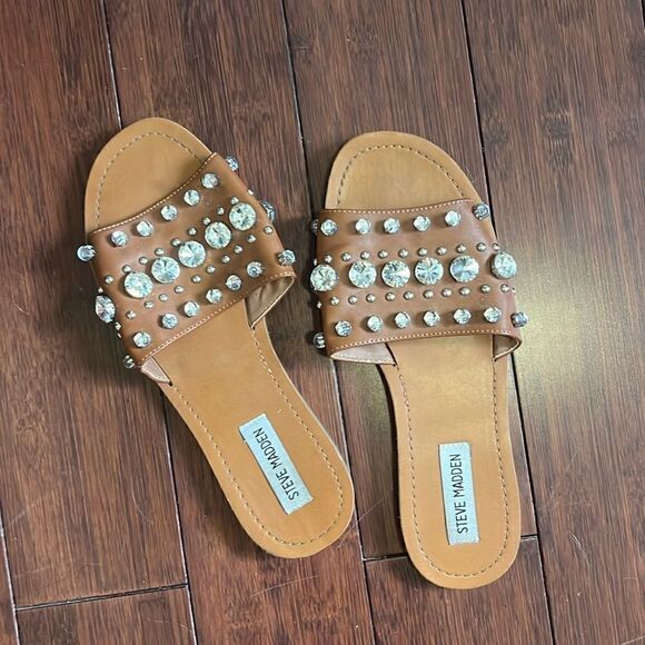 Steve Madden Flat Sandals - Tan with Crystals - Like New - Size 8 - Picture 1 of 3
